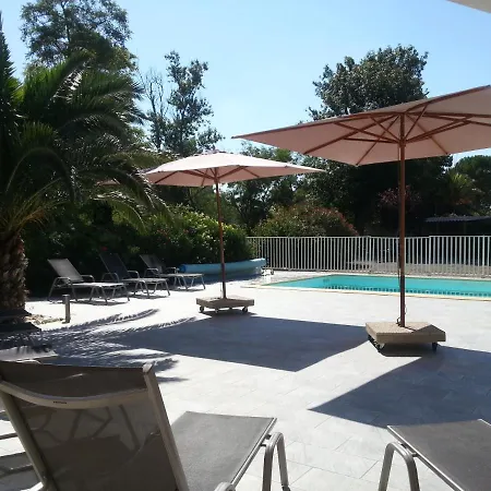 Domaine De L'aube Des Temps בית נופש *