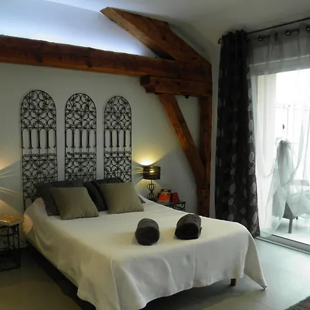 Domaine De L'aube Des Temps Casa vacanze *